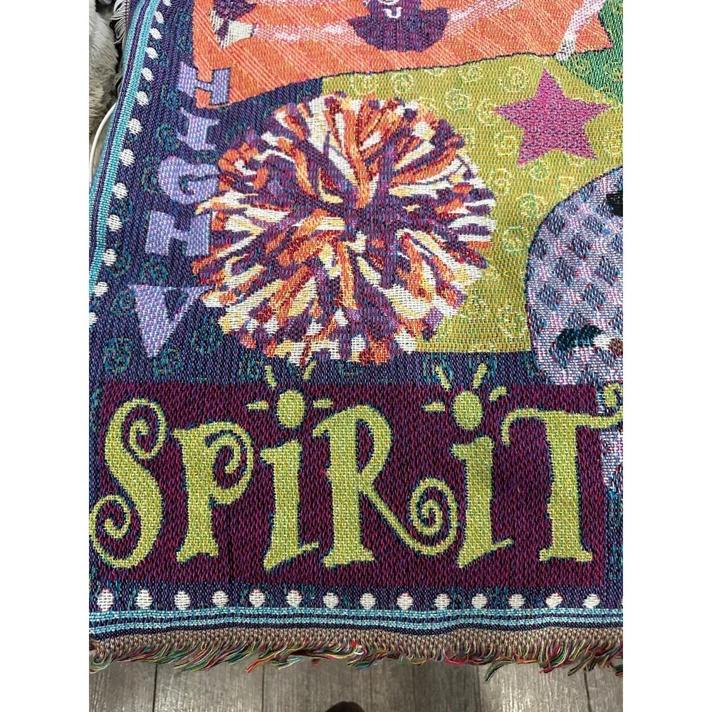 woven cheer‎ quilt/throw